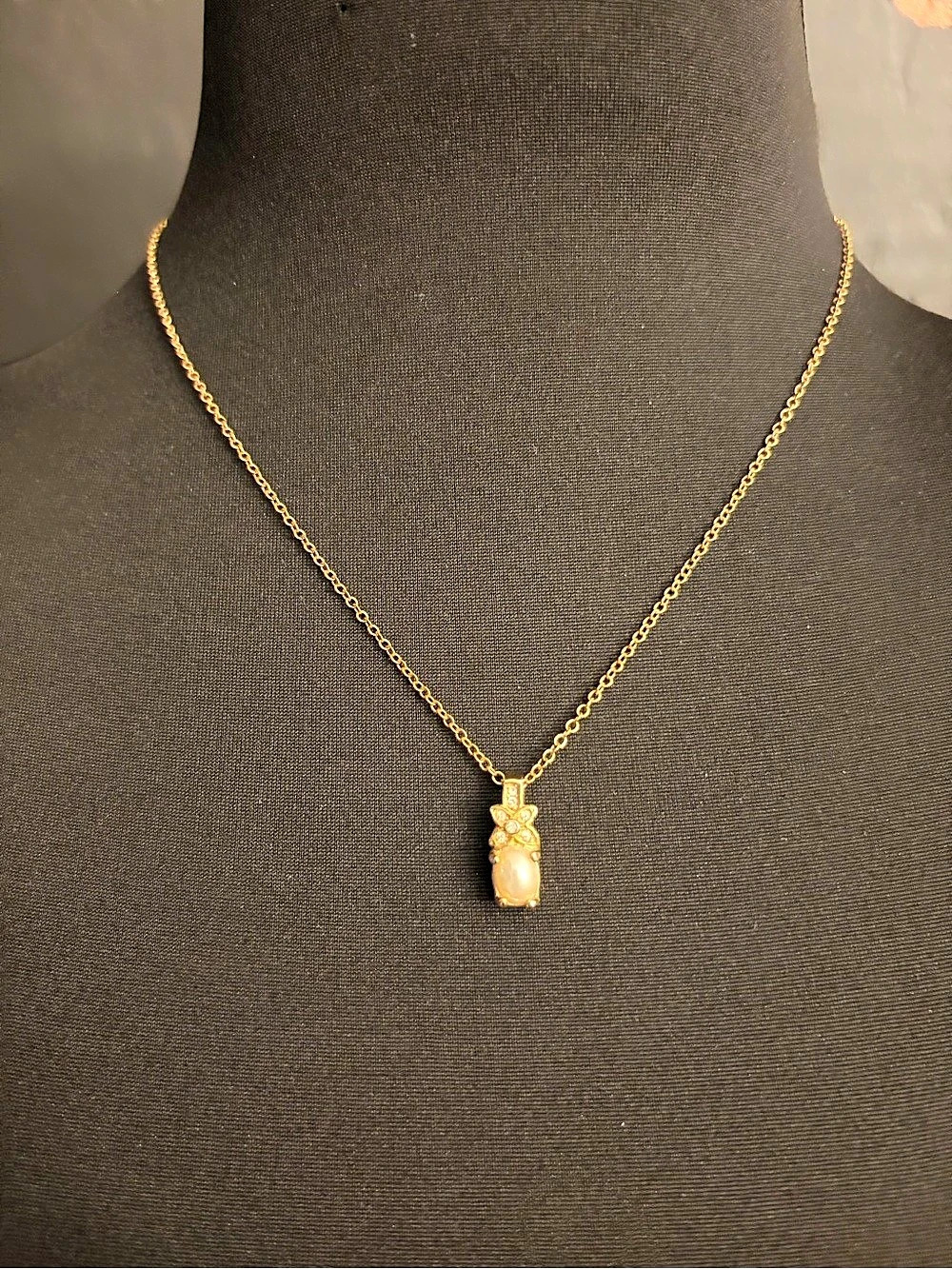 Gold Pendant Necklace Like New